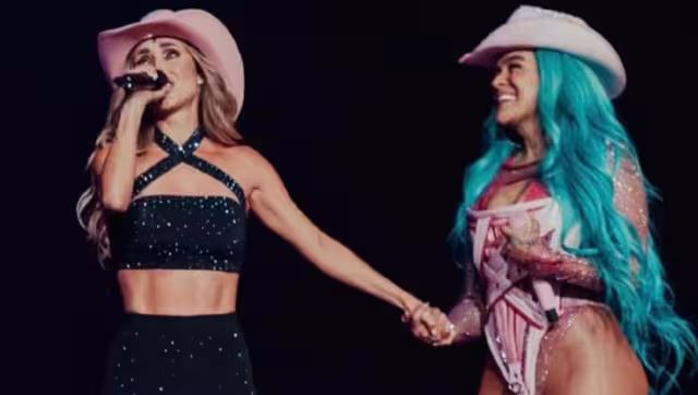 Karol G sorprende a Anahí con regalo por su cumpleaños.