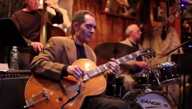 Flory colaboró con el renombrado clarinetista Benny Goodman como parte de su sexteto