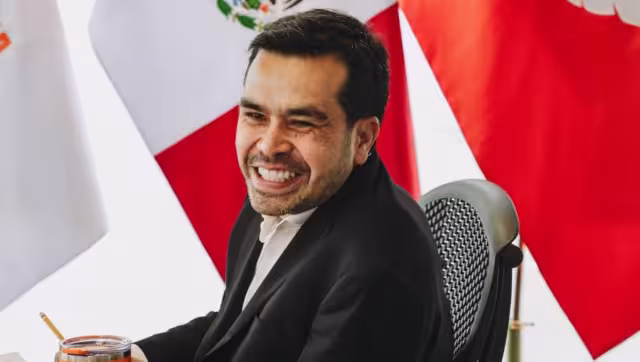 Jorge Máynez reconoce error al usar meme de Fernando Bonilla.