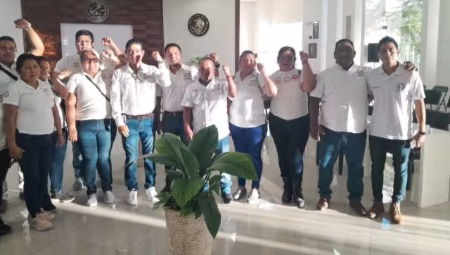 Colaboradores del Ayuntamiento de Solidaridad exigen a las autoridades que respeten las horas pactadas de su jornada