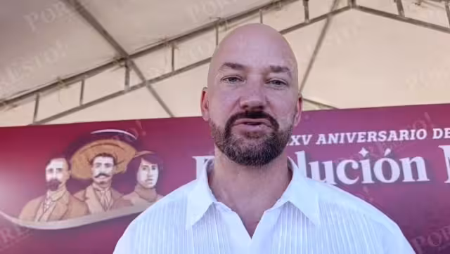 Cónsul de EE.UU. participa en desfile del 20 de Noviembre en Campeche