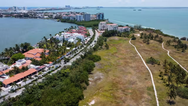 La zona hotelera de Cancún es una bomba de tiempo, que ya no soporta más habitaciones