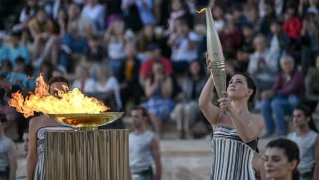 Esté sábado 27 de abril la antorcha olímpica de los Juegos de París 2024 embarcó desde el puerto griego del Pireo hacia Francia a bordo del legendario velero "Belem"