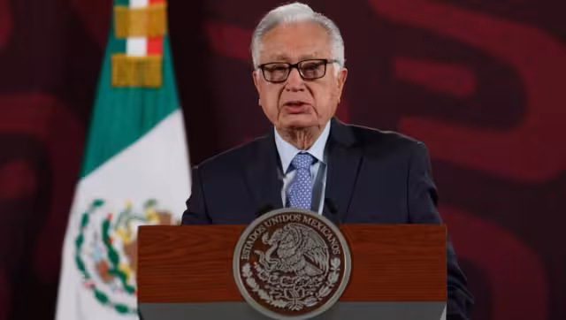 Manuel Bartlett expuso la propuesta de reforma constitucional para establecer que la CFE no es un monopolio