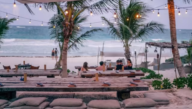 Tulum, el famoso paraíso costero en la Riviera Maya, se ha convertido en un lugar icónico para recibir el Año Nuevo.