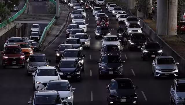 El programa Hoy No Circula es una medida ambiental que restringe la circulación vehicular en días específicos