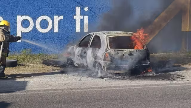 La unidad terminó con pérdida total a causa del fuego que la consumió en cuestión de minutos.