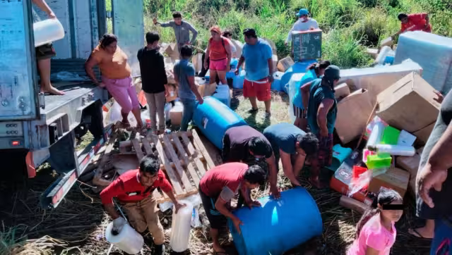 Personas se apoderaron del cargamento del tráiler