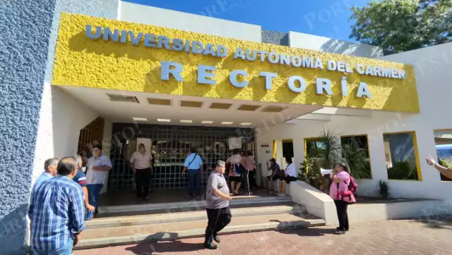 Jubilados de la UNACAR exigen que se investigue a fondo el presunto desfalco millonario.