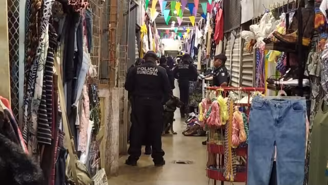 Uno de los pasillos del mercado se encuentra bloqueado