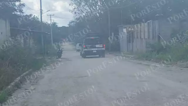 La Policía Estatal Preventiva aseguró una motocicleta abandonada en la colonia Carlos Salinas de Gortari, en Escárcega.