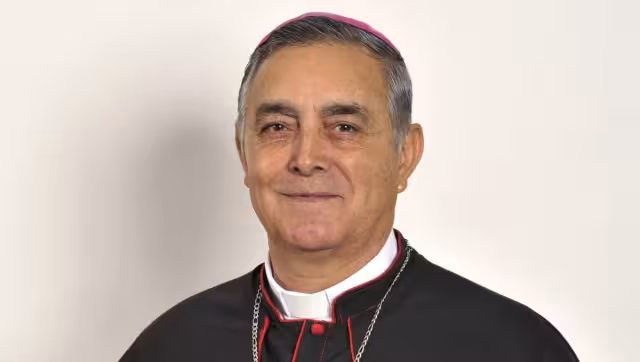 Salvador Rangel Mendoza tiene 77 años