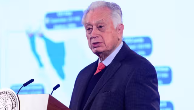 Manuel Bartlett, director de la CFE detalló este jueves las acciones implementadas para rescatar a la comisión