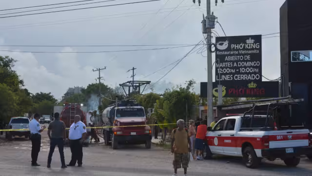El fuego consumió el techo de palapa del restaurante