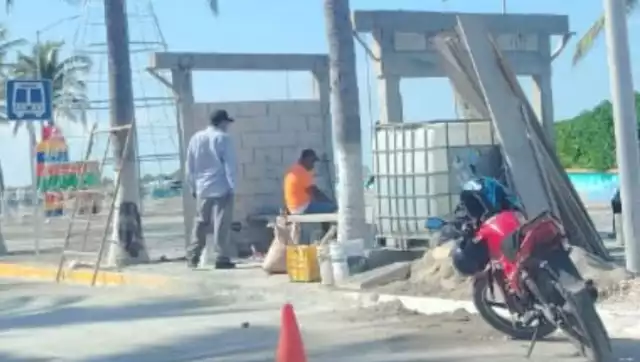 Colapsa paradero en construcción en el malecón de Playa Norte; investigan posibles irregularidades