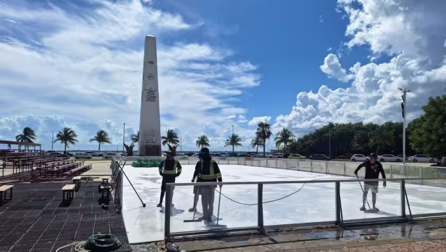 Instalación de la pista de hielo abre debate entre los chetumalenses, algunos se muestran inconformes por el despilfarro de recursos