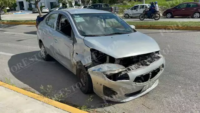 Aparatoso accidente vial en la avenida Maestros Campechanos, en Campeche.