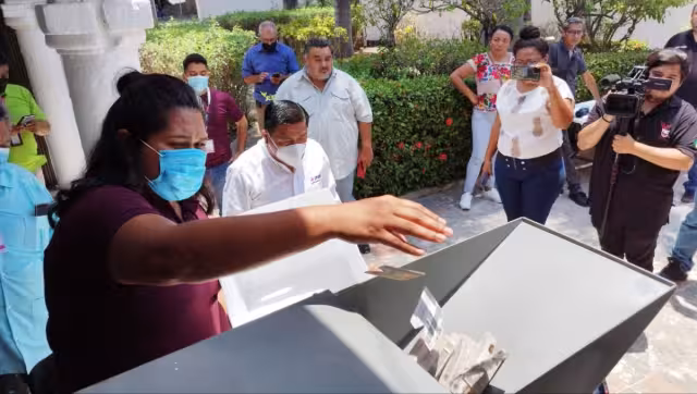 Las credenciales fueron retiradas de los módulos porque fallecieron o perdieron derechos político electorales