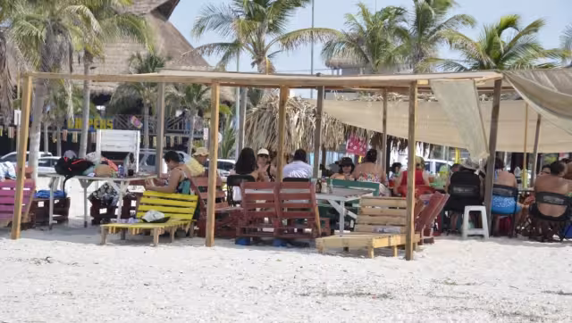Ventas mantienen regularidad en restaurantes en Ciudad del Carmen