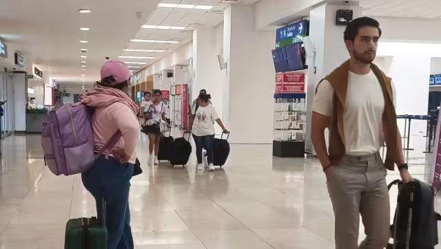 La afluencia de pasajeros en el aeropuerto de Mérida se mantiene con normalidad