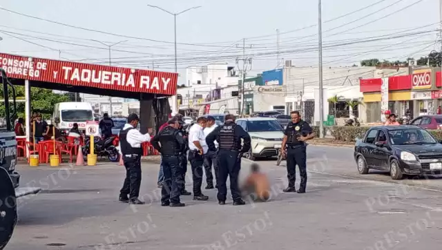 Un hombre, presuntamente en situación de calle, sufrió quemaduras tras prender fuego a un recipiente con gasolina en la avenida Colosio de Champotón.