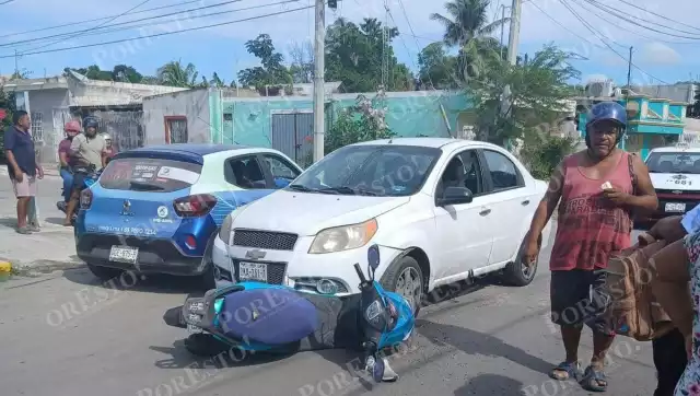 Motociclista atropellada por conductor que se voló el alto en Champotón
