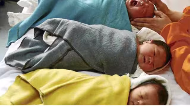 El secretario jefe del gabinete de Japón dice que "la disminución de la tasa de natalidad se encuentra en una situación crítica"