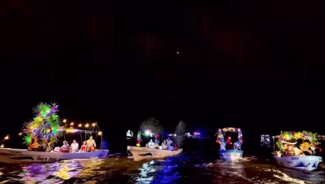 Es una mezcla de actividades tomadas de las tradiciones mexicanas y costumbres anglosajonas