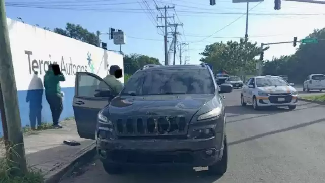 Cobra un nuevo percance automovilístico la arteria vial que ha permanecido 6 meses sin semáforos en Chetumal