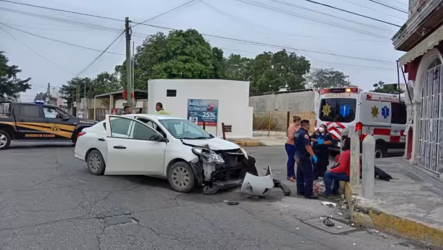 Al lugar de los hechos llegaron los paramédicos para atender a los dos lesionados