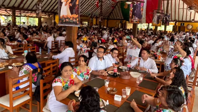 En el área de restaurantes se llevó a cabo una ceremonia de agradecimiento que estuvo a cargo de un conocido sacerdote maya