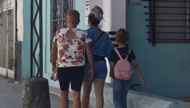 Cuidar a un niño va más allá de la alimentación o el vestido