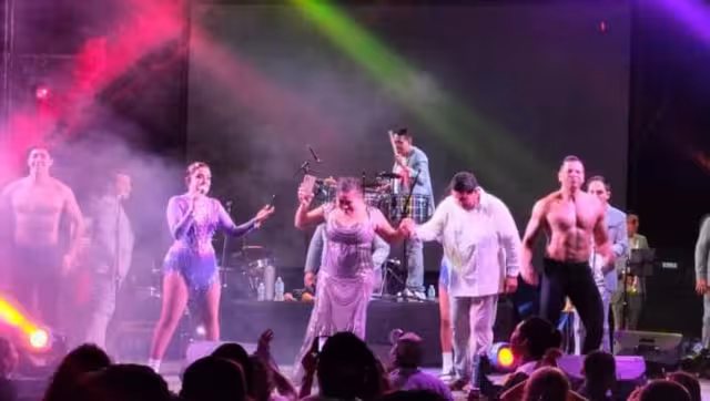 Bailes populares llamaron la atención de propios y extraños