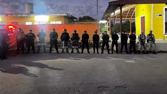 En el despliegue desfi laron más de 10 camionetas de la policía