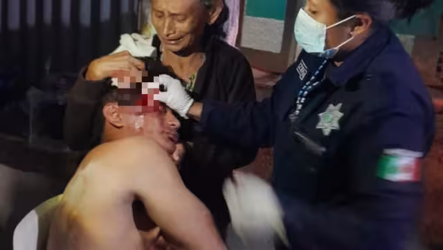 El hombre quería beber con su vecino, pero este se negó y se fue a su casa