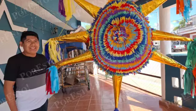 Joel Canul mantiene viva la tradición de la piñata gigante para recibir el Año Nuevo