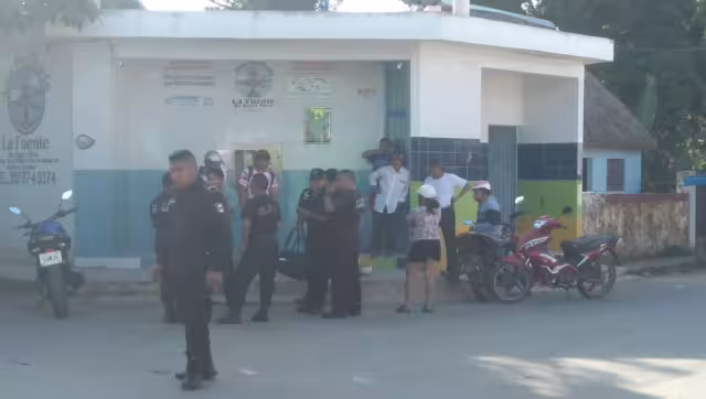 Otros agentes recorrieron calles aledañas al punto de colisión con el objetivo de localizar al responsable