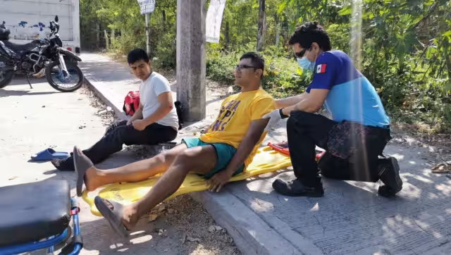 Paramédicos auxiliaron a los hombres lesionados