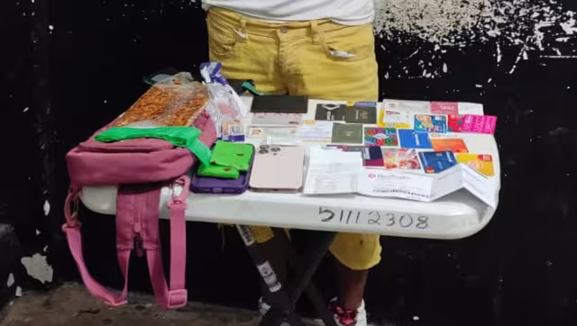 Tras catear al sospechoso por un reporte de hurto, hallaron el bolso sustraído y sustancias ilícitas