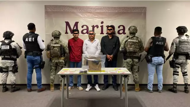 Durante el operativo fueron arrestados R.J.G.E. y R.J.G.L., padre e hijo, ambos originarios de Cuernavaca, Morelos
