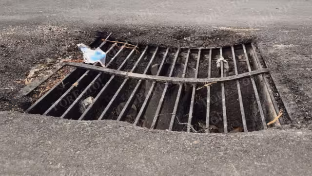 Ciudadanos piden intervención por alcantarilla hundida en Champotón