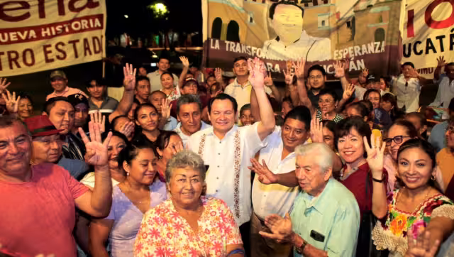 Los convocó a estar unidos y organizados para defender la Cuarta Transformación en Yucatán