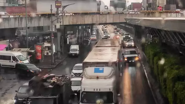 El programa Hoy No Circula es una medida ambiental que restringe la circulación vehicular en días específicos