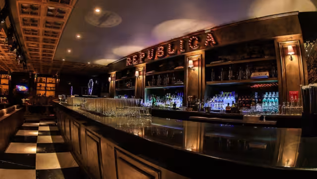 El empresario salió del bar República en Polanco y minutos después apareció muerto