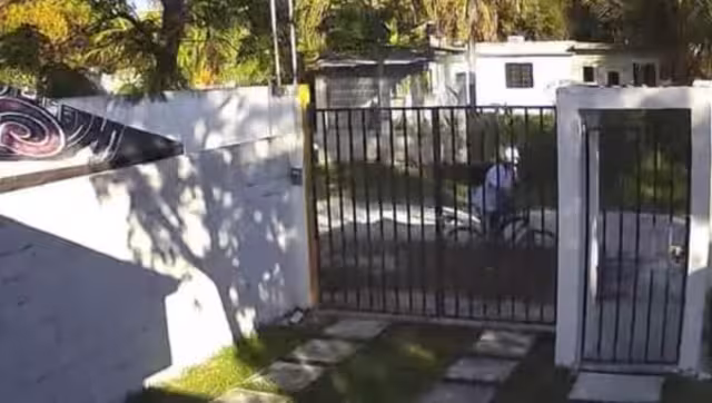 El hombre fue exhibido por vigilar durante varios días por la casa