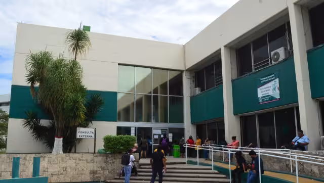 El edificio cuenta con 26 especialidades médicas