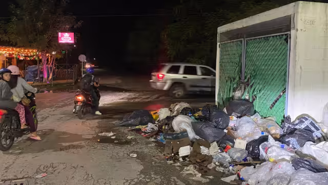 Desechos tirados en la vía pública que causan afectaciones para los pobladores