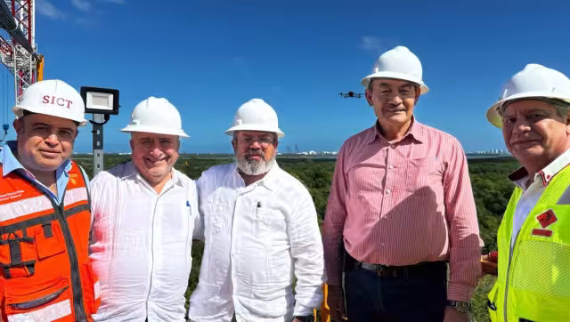 Jorge Nuño Lara supervisó los avances del puente Nichupté en Cancún