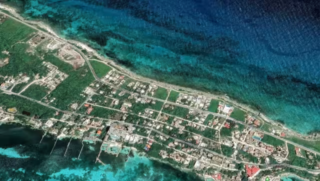 Aunque ya se avanzó en la renovación de los primeros 2 km, faltan otros cinco, donde hasta a los camiones de basura se les dificulta pasar.