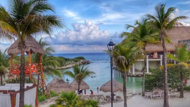 El caso más reciente es el Hotel Occidental al interior de Parque Xcaret, que fue sancionado.